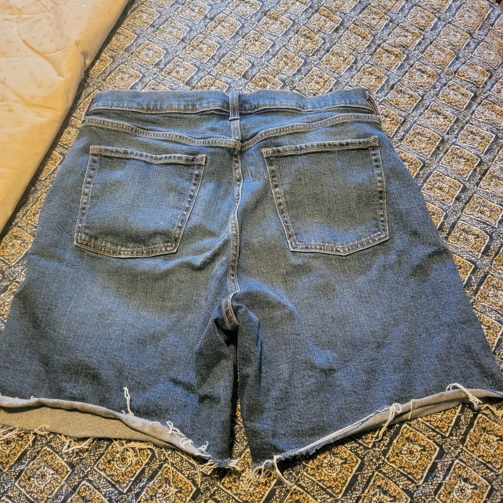 Old Navy hire-rise distressed shorts size 16 - Picture 4 of 6